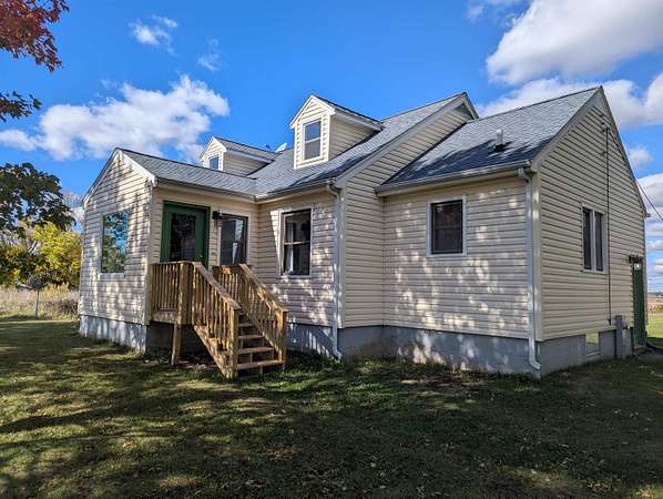 5 Acres of Land with Home for Sale in Garden Prairie, Illinois