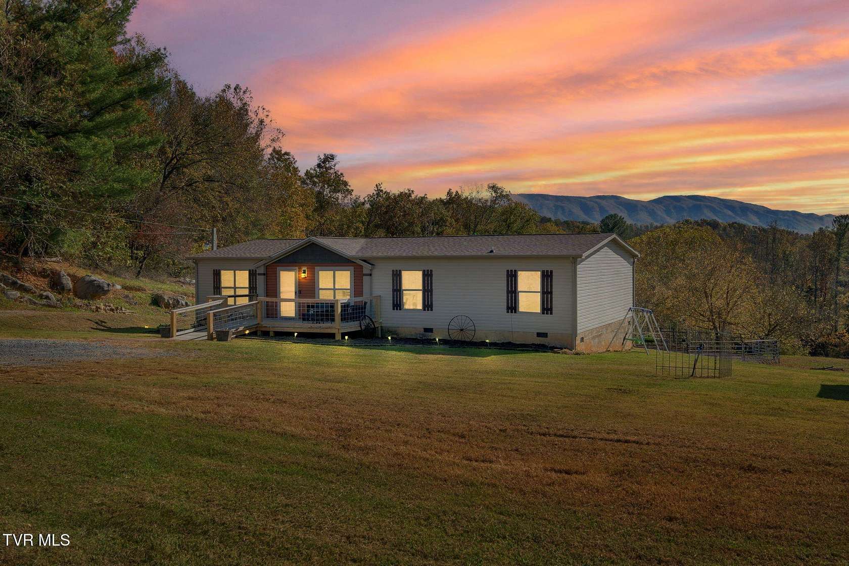 15.8 Acres of Land with Home for Sale in Bristol, Tennessee