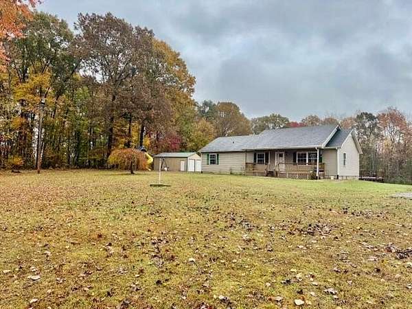 4.56 Acres of Residential Land with Home for Sale in Lily, Kentucky