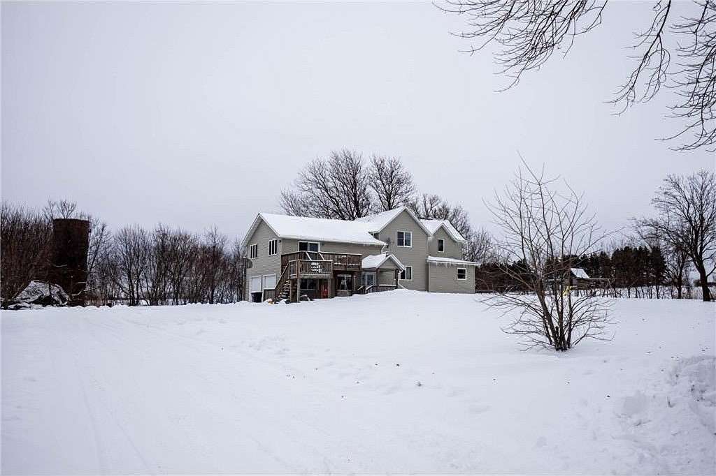 3.89 Acres of Residential Land with Home for Sale in Albert Lea, Minnesota