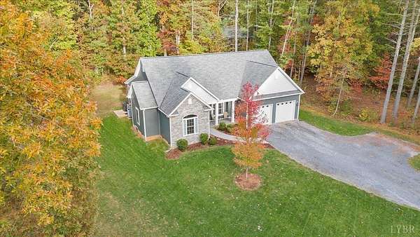 2.48 Acres of Residential Land with Home for Sale in Forest, Virginia