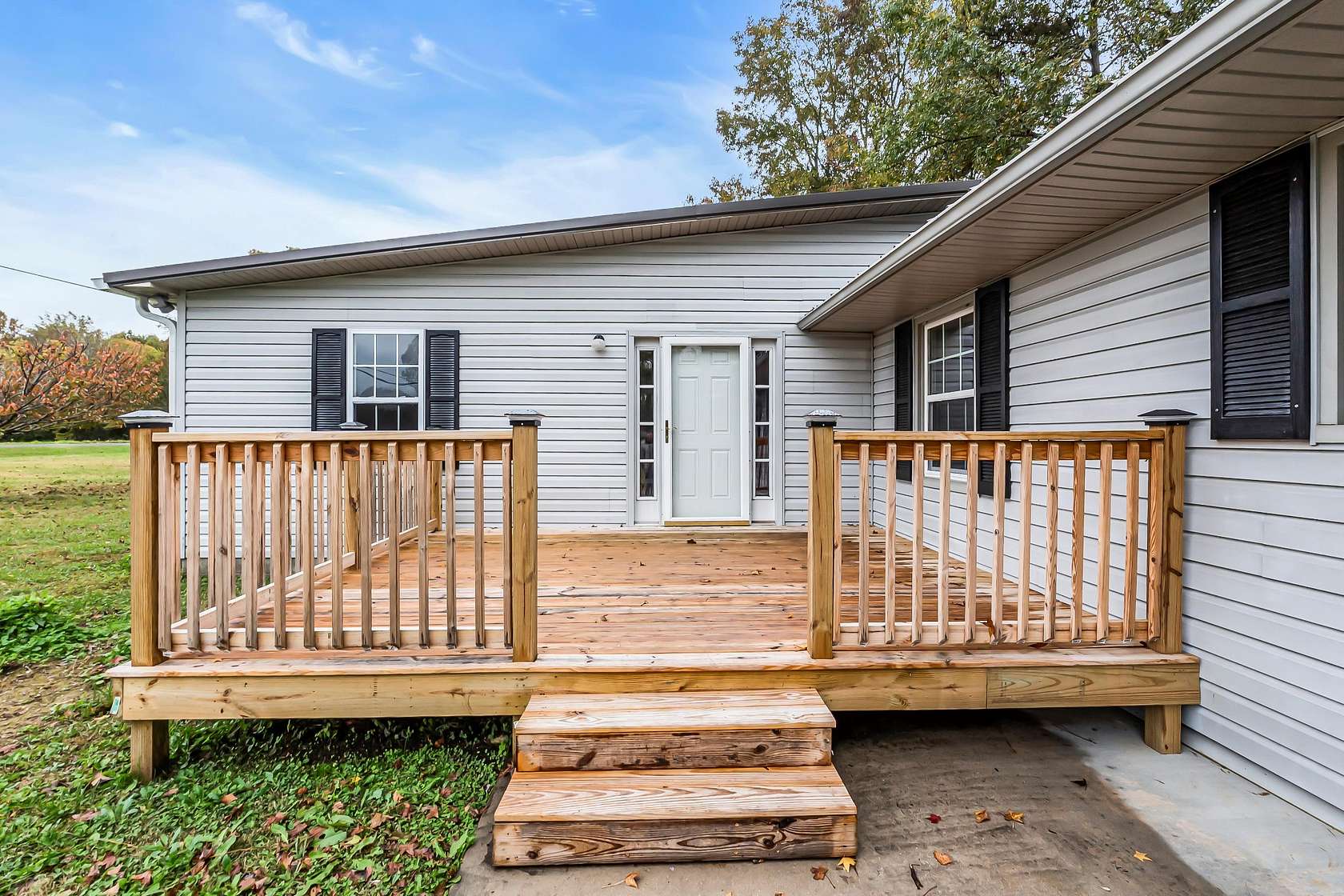 1.5 Acres of Residential Land with Home for Sale in Tullahoma, Tennessee