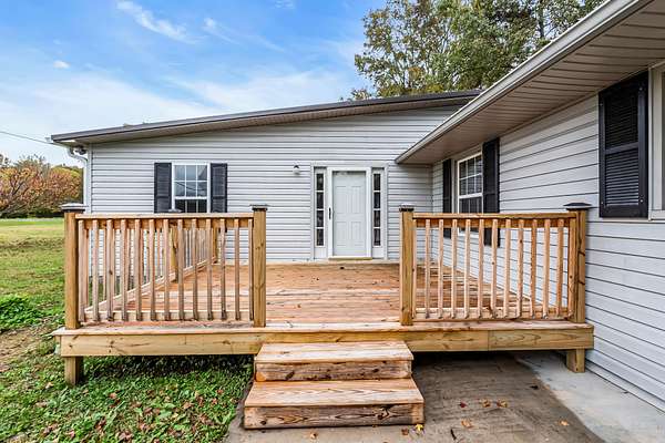 1.5 Acres of Residential Land with Home for Sale in Tullahoma, Tennessee