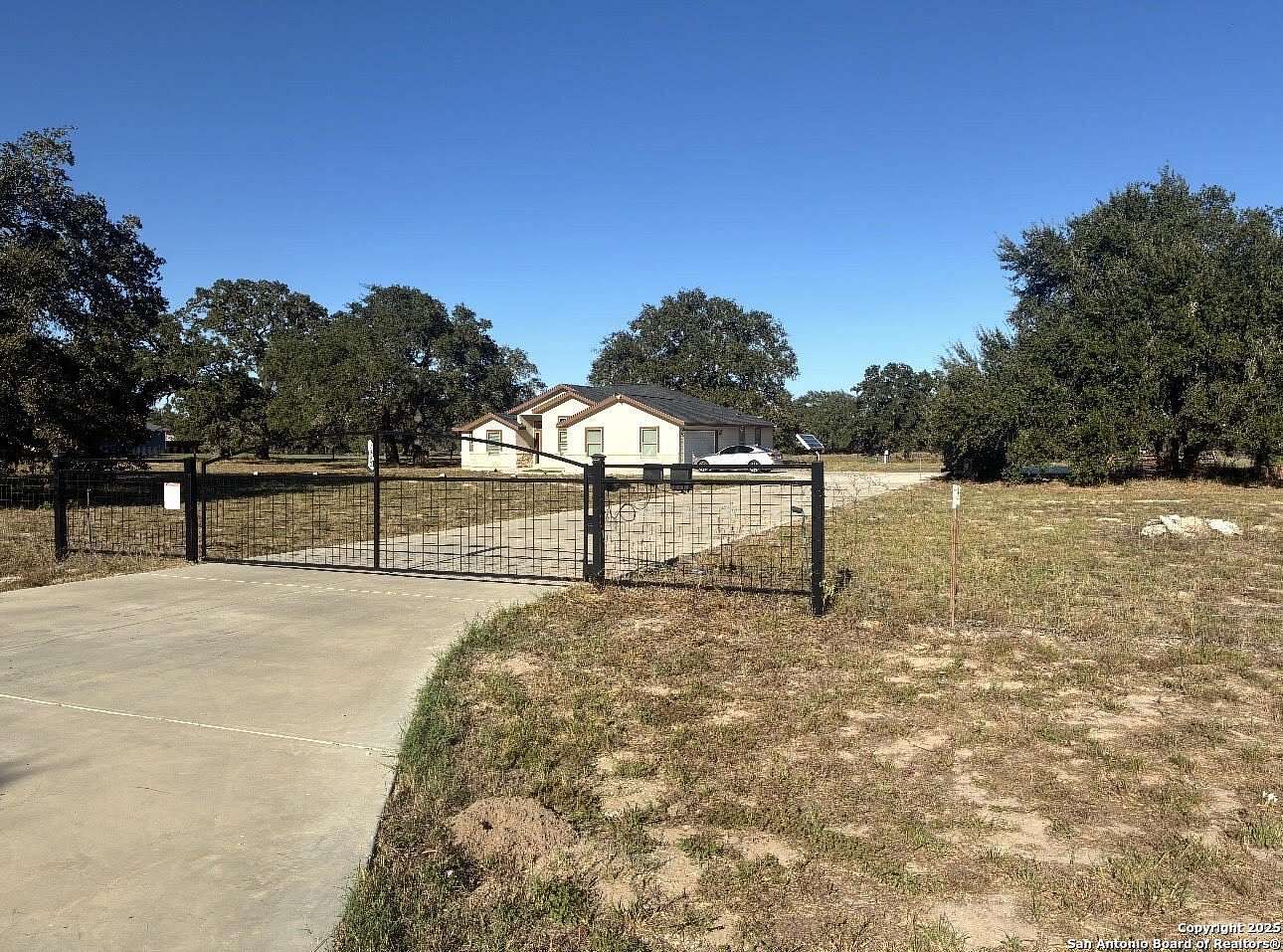 4 Acres of Residential Land with Home for Sale in Pleasanton, Texas