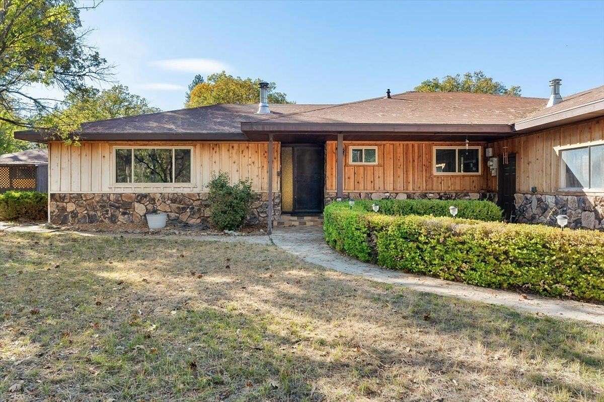 2.2 Acres of Residential Land with Home for Sale in Yreka, California