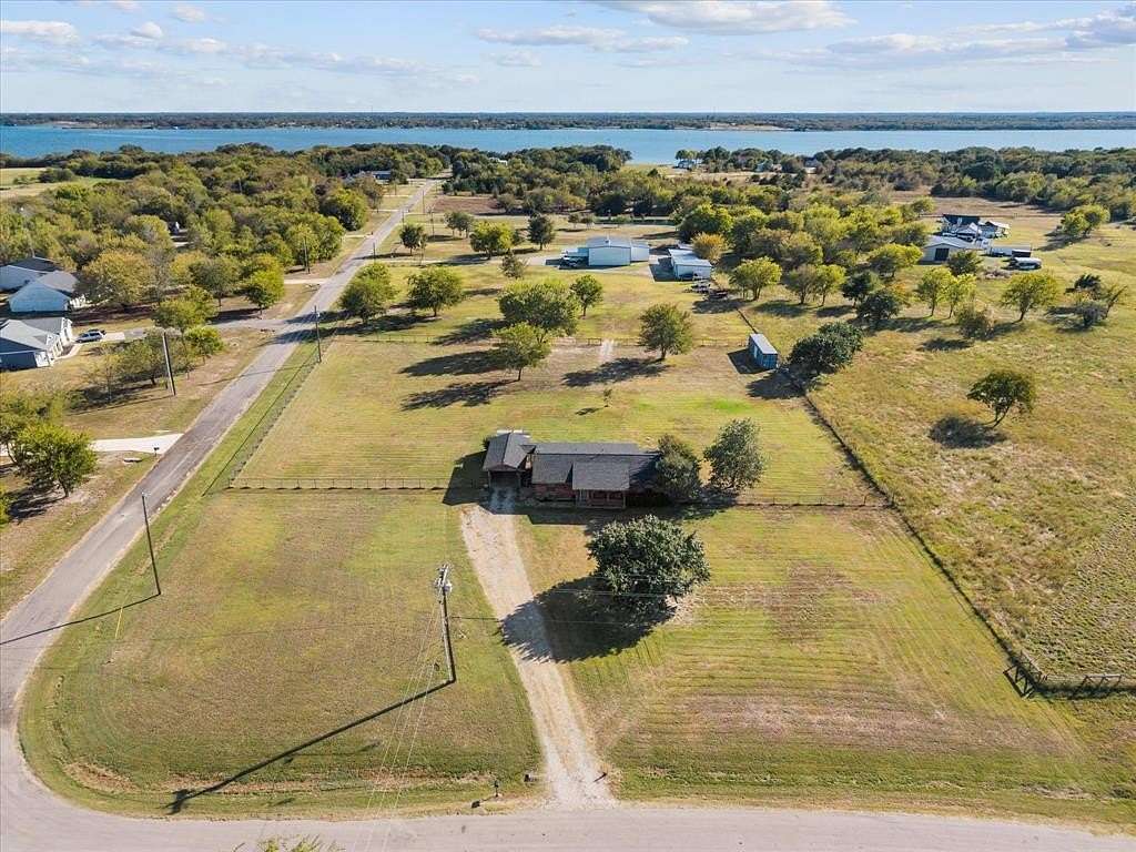 2 Acres of Residential Land with Home for Sale in Quinlan, Texas