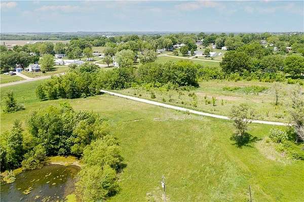5 Acres of Land for Sale in Albany, Missouri