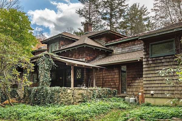 4.59 Acres of Residential Land with Home for Sale in Washington, Connecticut