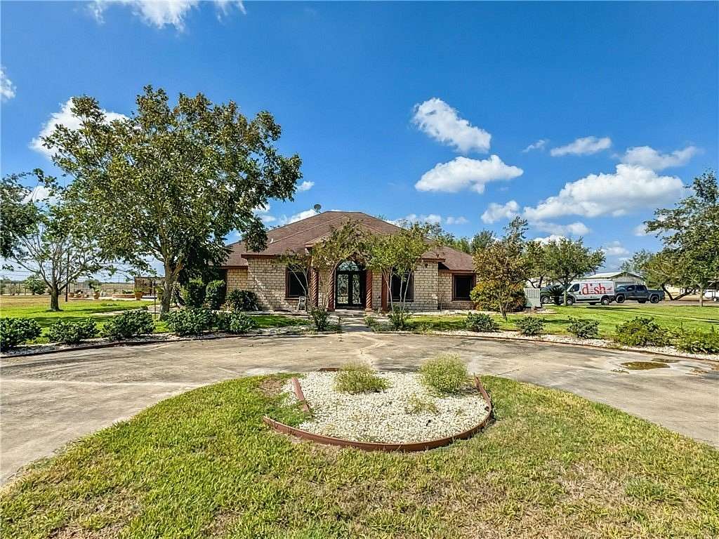 5.16 Acres of Residential Land with Home for Sale in Alice, Texas