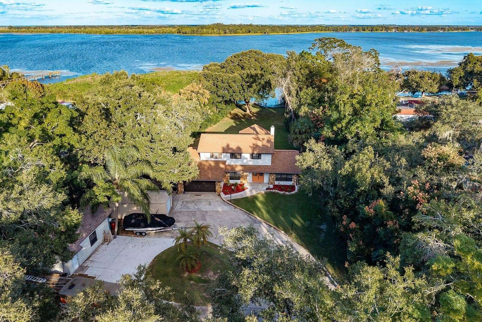 1.8 Acres of Land with Home for Sale in Leesburg, Florida