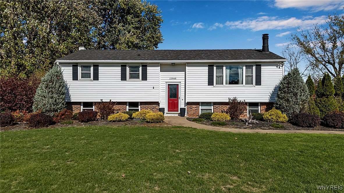 4.4 Acres of Residential Land with Home for Sale in Akron, New York