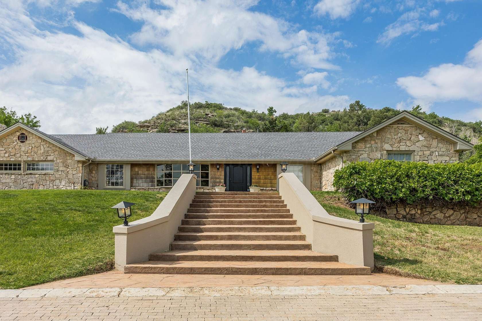 3.1 Acres of Residential Land with Home for Sale in Amarillo, Texas