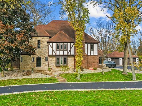 5 Acres of Residential Land with Home for Sale in Barrington Hills, Illinois