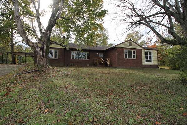 2 Acres of Residential Land with Home for Sale in Clarksville, Tennessee