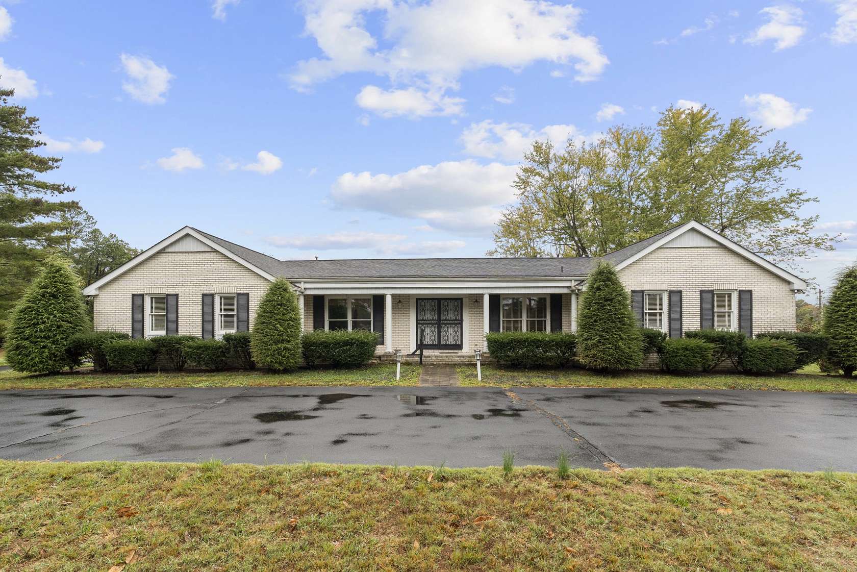 1.84 Acres of Residential Land with Home for Sale in Dickson, Tennessee