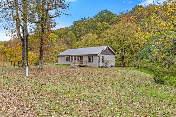 1.72 Acres of Residential Land with Home for Sale in Harriman, Tennessee