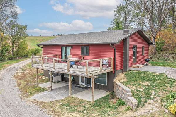 9.23 Acres of Residential Land with Home for Sale in Moorhead, Iowa