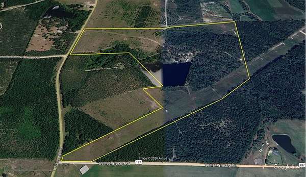 99 Acres of Land with Home for Sale in Hazlehurst, Georgia