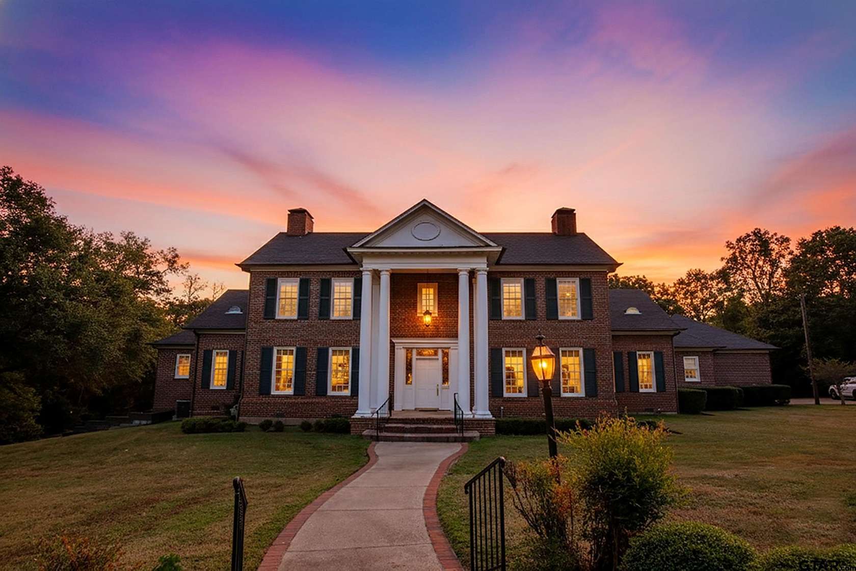 2.33 Acres of Residential Land with Home for Sale in Palestine, Texas