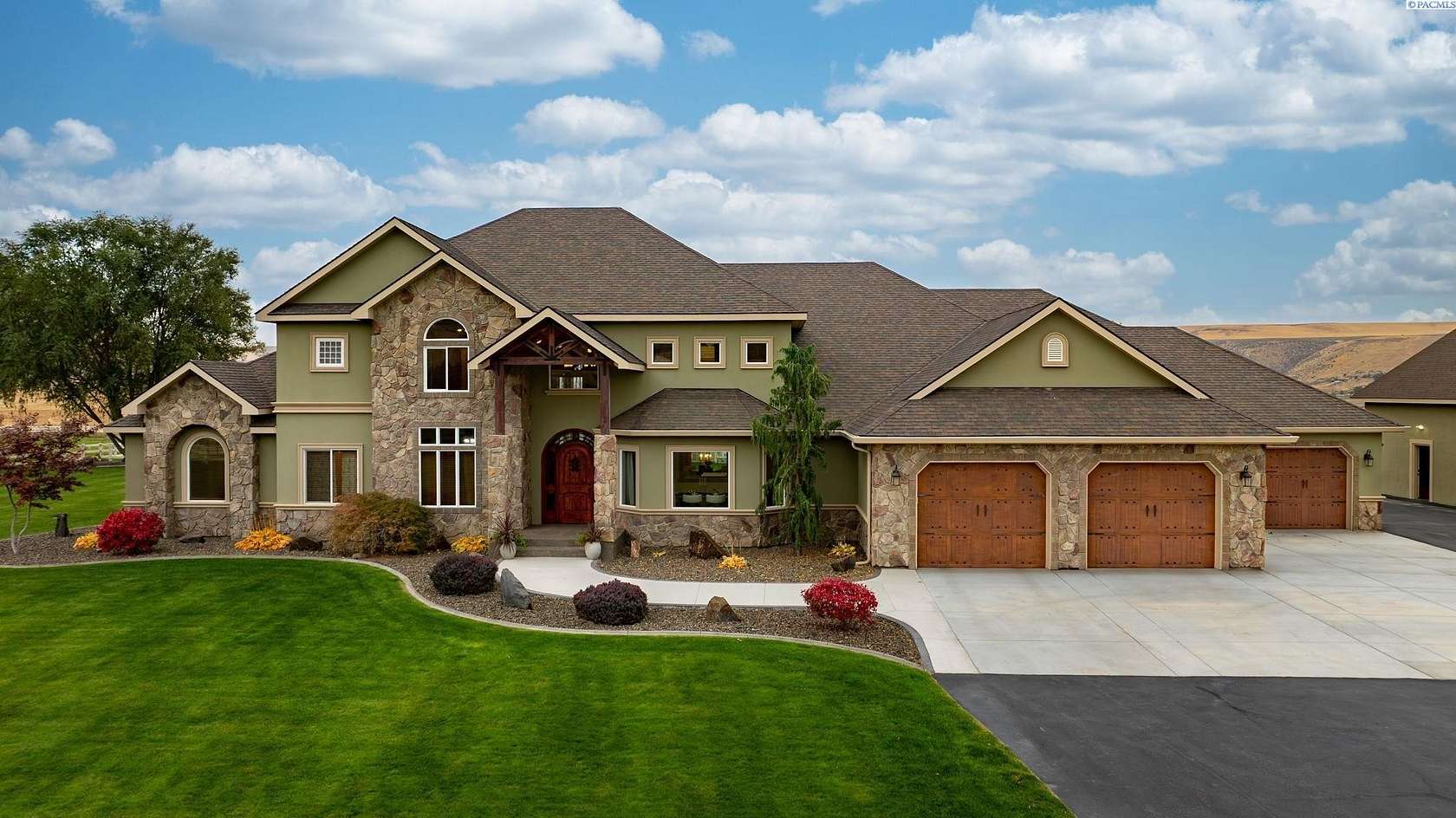 5 Acres of Residential Land with Home for Sale in Kennewick, Washington