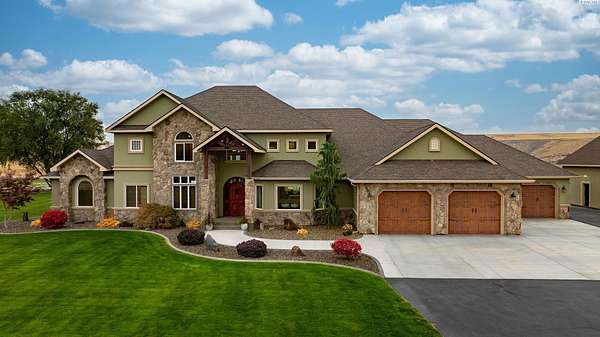 5 Acres of Residential Land with Home for Sale in Kennewick, Washington