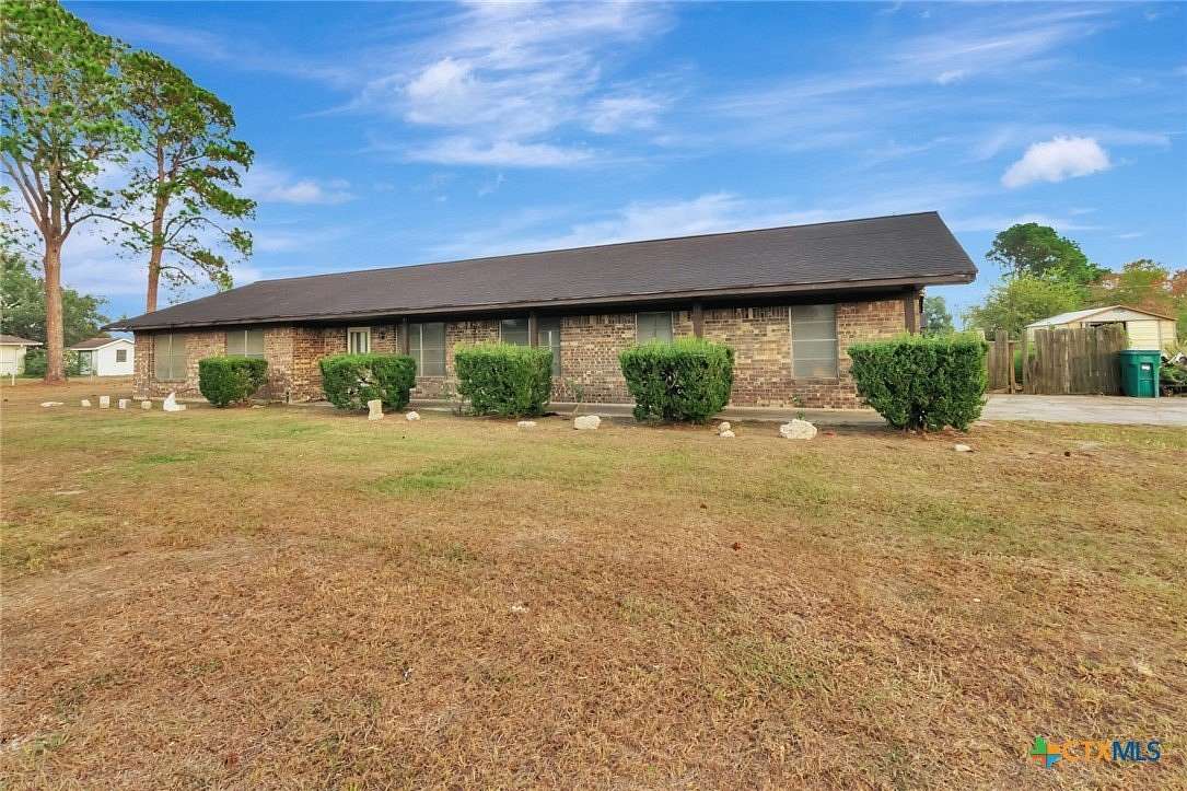 2.5 Acres of Residential Land with Home for Sale in Victoria, Texas