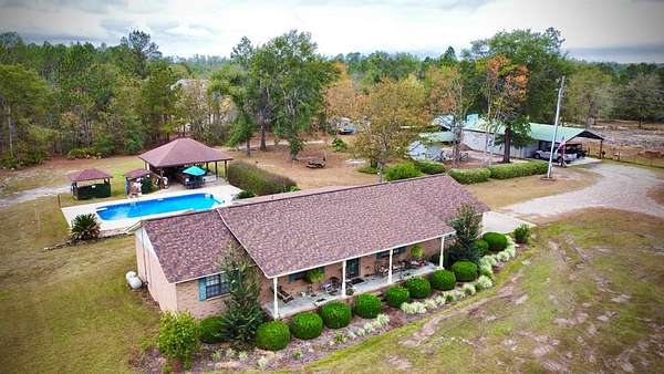 7 Acres of Residential Land with Home for Sale in Hazlehurst, Georgia