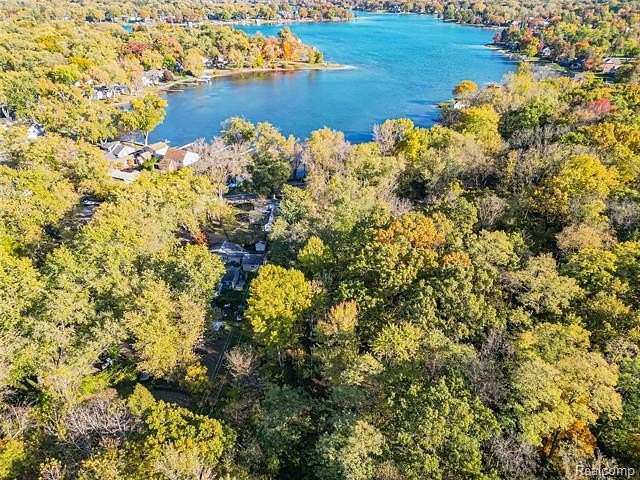 0.4 Acres of Residential Land for Sale in Commerce Township, Michigan