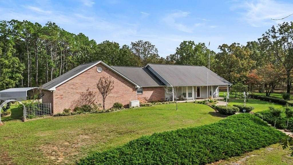 6.39 Acres of Residential Land with Home for Sale in Texarkana, Arkansas