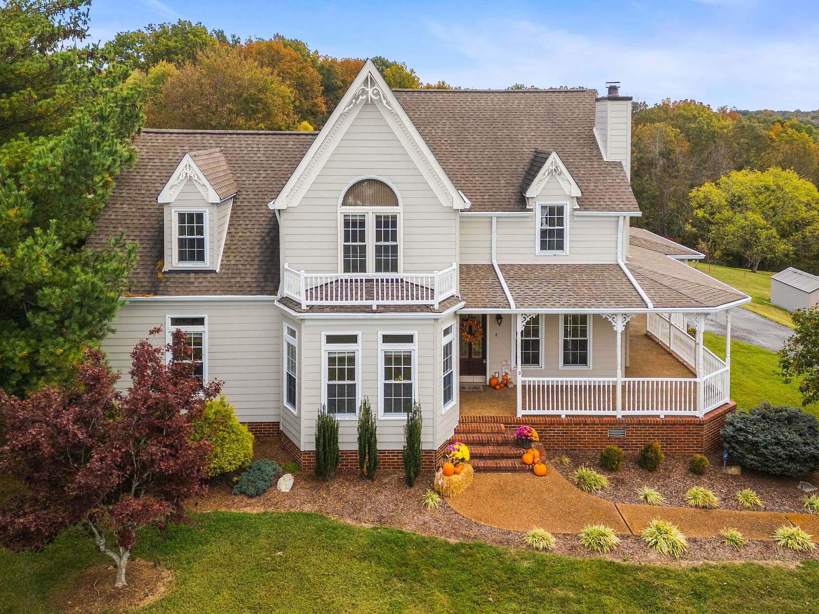 1.63 Acres of Residential Land with Home for Sale in Springfield, Tennessee