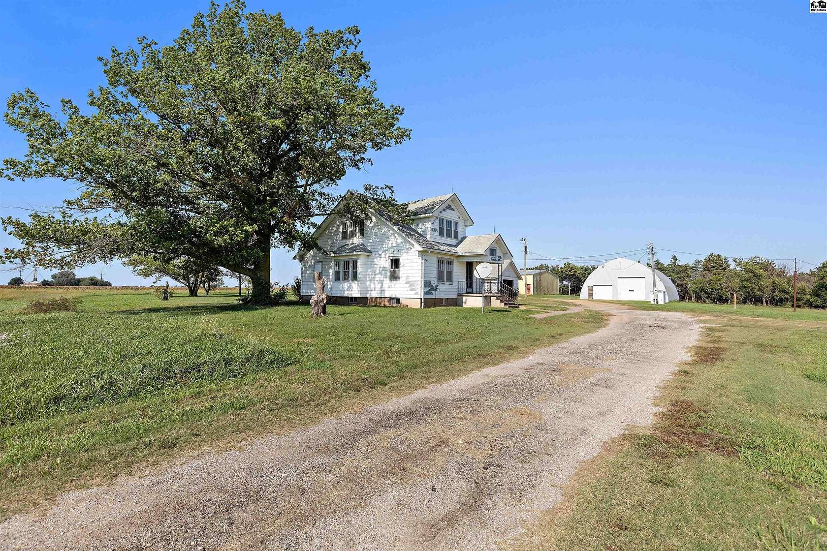 13 Acres of Land with Home for Sale in Moundridge, Kansas