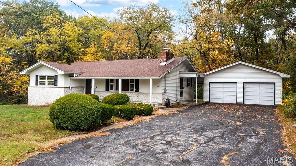 1.58 Acres of Residential Land with Home for Sale in Staunton, Illinois