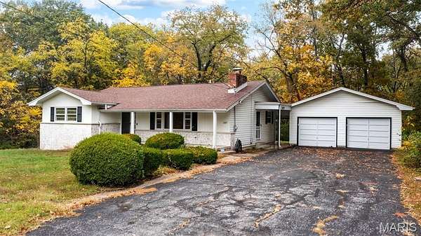 1.58 Acres of Residential Land with Home for Sale in Staunton, Illinois