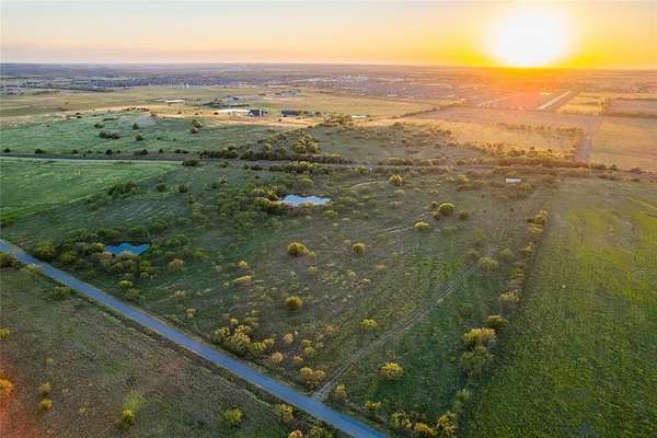 18 Acres of Land for Sale in Denton, Texas