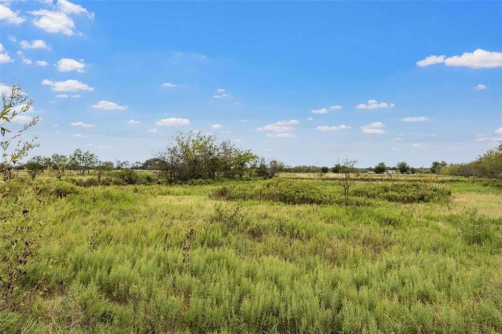 10.1 Acres of Land with Home for Sale in Waco, Texas