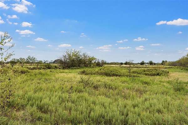 10.1 Acres of Land with Home for Sale in Waco, Texas
