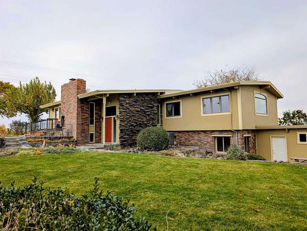 12 Acres of Land with Home for Sale in Othello, Washington