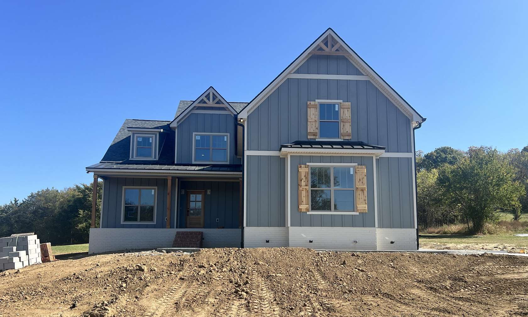 5 Acres of Residential Land with Home for Sale in Lebanon, Tennessee