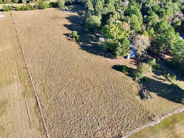 5 Acres of Residential Land for Sale in Palestine, Texas