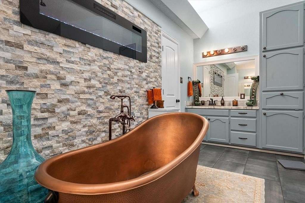 1.5 Acres of Residential Land with Home for Sale in Weatherford, Texas