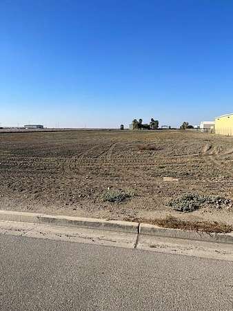 6.9 Acres of Commercial Land for Sale in Firebaugh, California