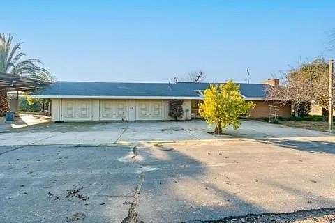 20.2 Acres of Land with Home for Sale in Sanger, California