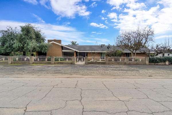 20.2 Acres of Land with Home for Sale in Sanger, California