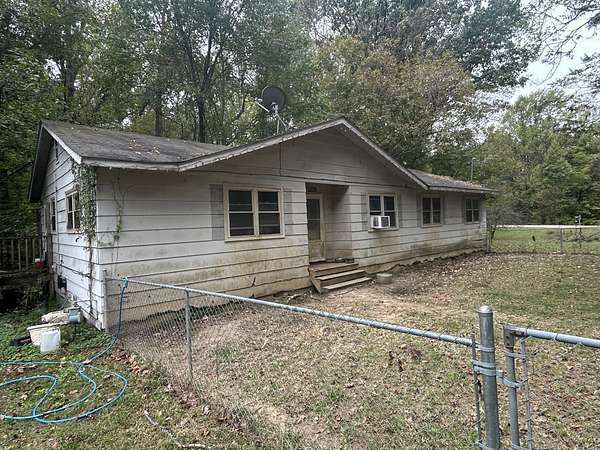 5 Acres of Residential Land with Home for Sale in Drummonds, Tennessee