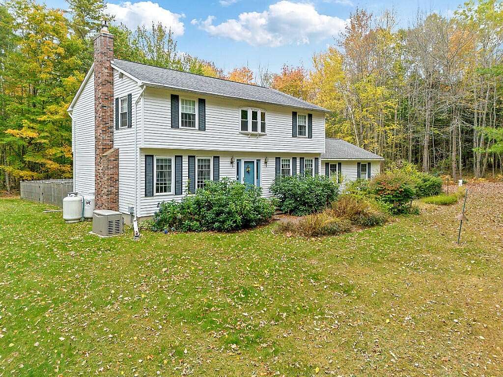 3.3 Acres of Residential Land with Home for Sale in Pittston, Maine