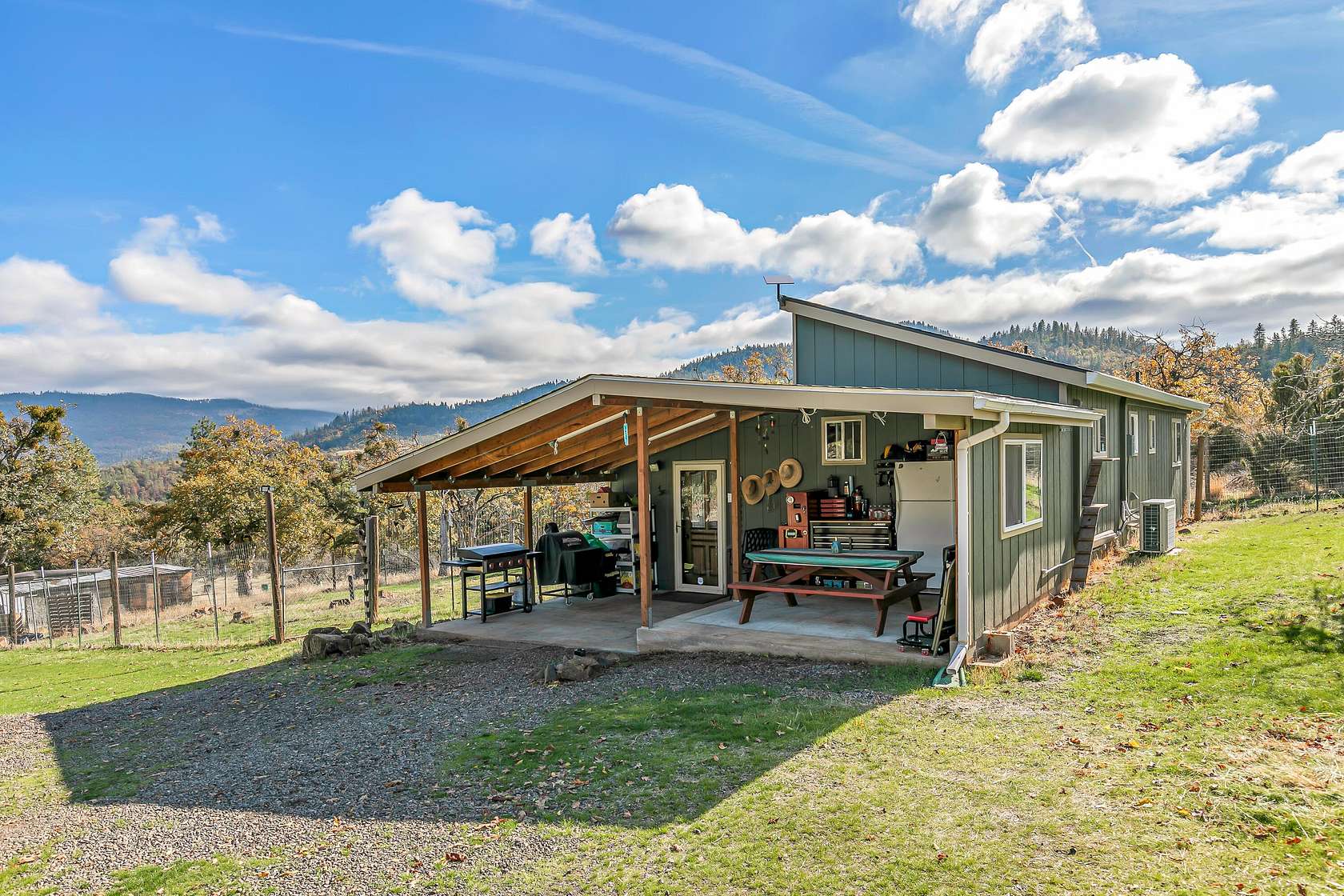 7.89 Acres of Land with Home for Sale in Eagle Point, Oregon