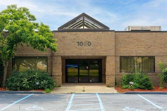 25.6 Acres of Improved Commercial Land for Sale in Lake Orion, Michigan