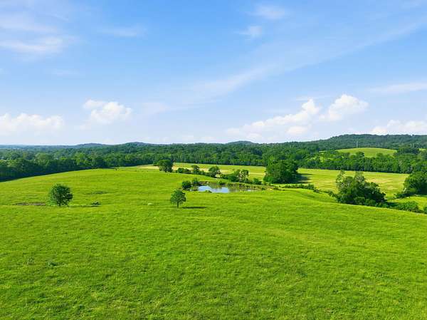24 Acres of Agricultural & Residential Land for Sale in Gallatin, Tennessee
