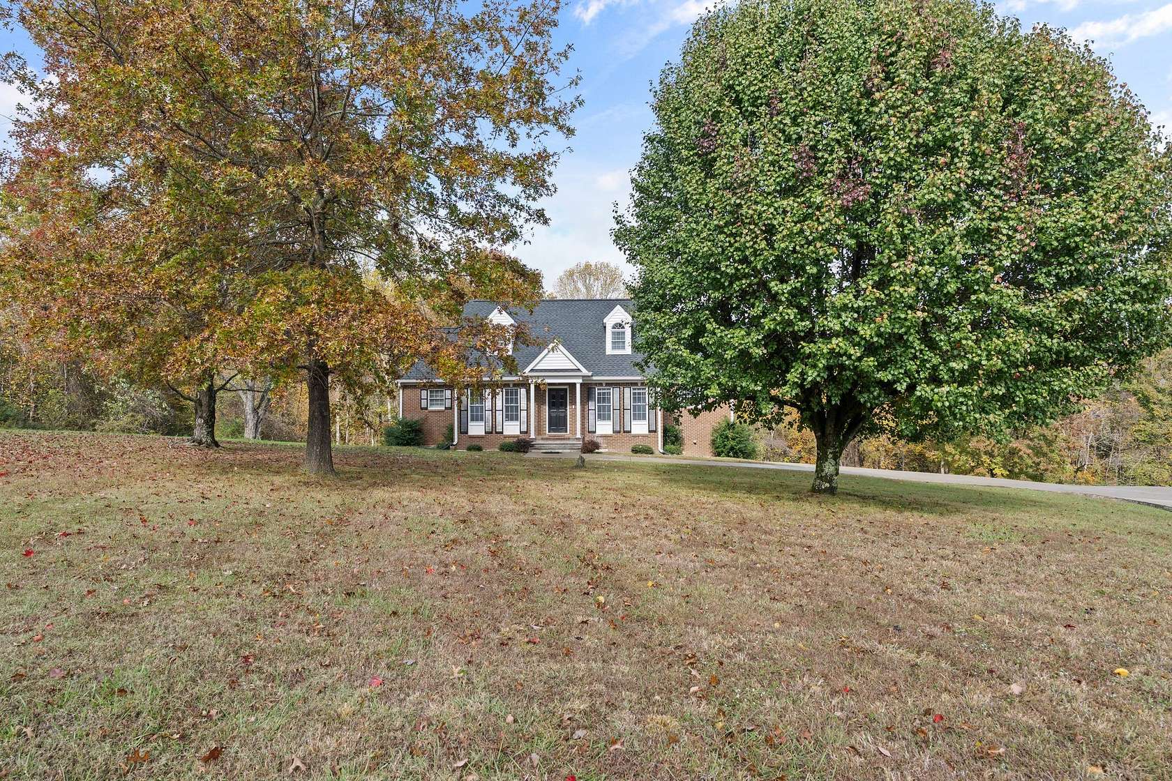 6 Acres of Residential Land with Home for Sale in Chapmansboro, Tennessee