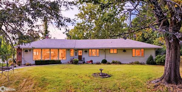 2.36 Acres of Residential Land with Home for Sale in Keokuk, Iowa